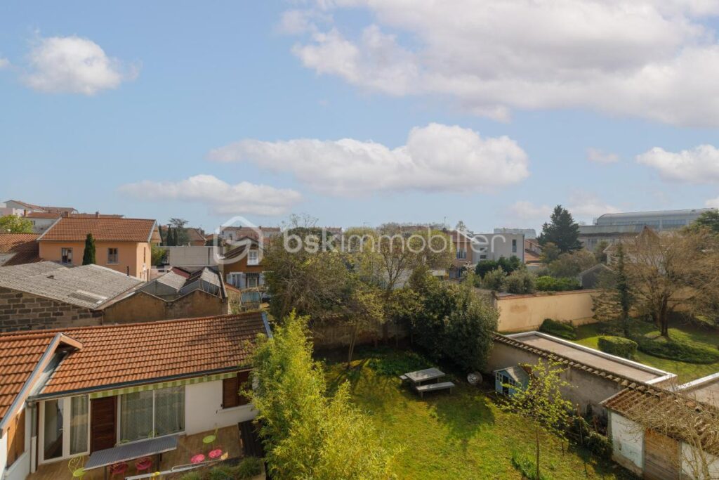 Charmant T3 traversant en duplex au sein d’une petite copropriété à MONTCHAT Lyon 3 – 3 pièces – 2 chambres – 63 m²