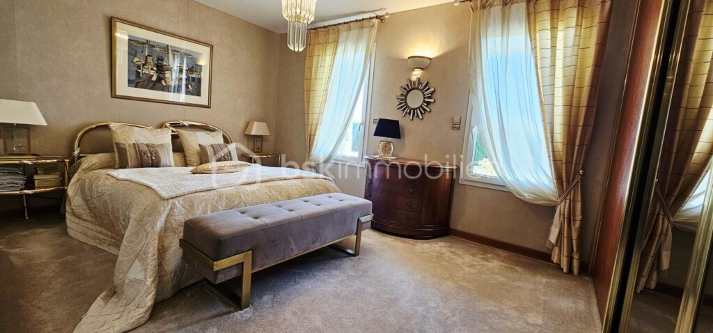 Villa d&rsquo;architecte – 7 pièces – 4 chambres – 181 m²