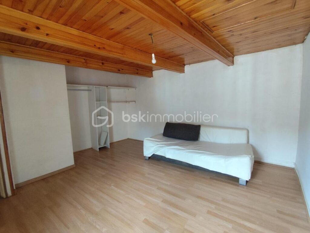 🏡 Maison de village 120 m² – Atypique & pleine de charme – Jardin intimiste 🌿 – 5 pièces – 3 chambres – 120 m²