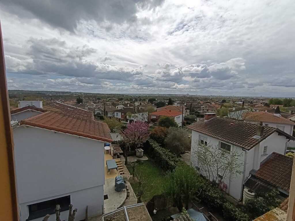 PROCHE TOUTES COMMODITES, BEL ENVIRONNEMENT – 5 pièces – 4 chambres – 186 m²