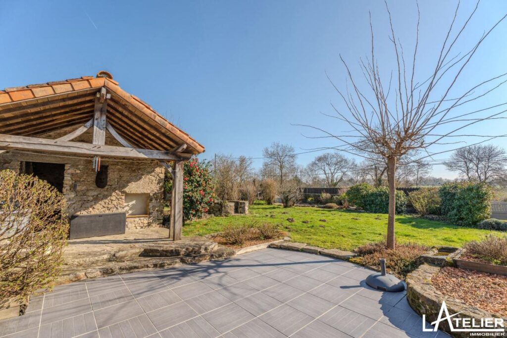 Maison en pierres bon état fort potentiel, atypique – 9 pièces – 5 chambres – 273 m²