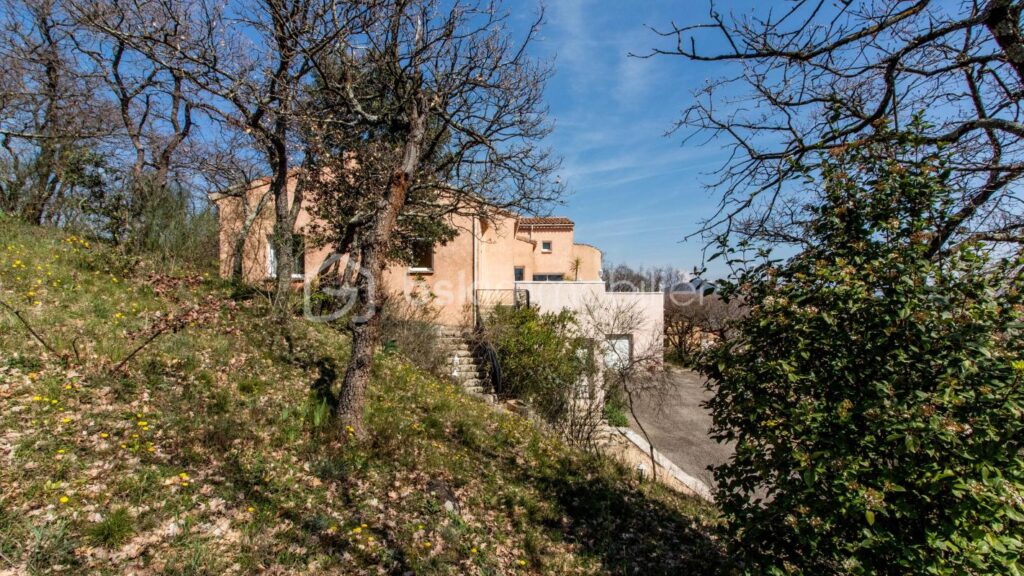 Vue panoramique 180° – Position dominante – À 15 min de Montélimar – 6 pièces – 4 chambres – 194 m²