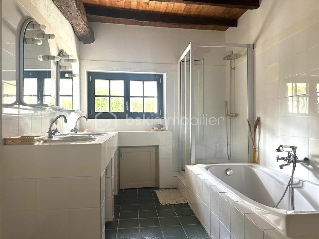 Maison 6 pièces – 215m2 – 6 pièces – 4 chambres – 215 m²