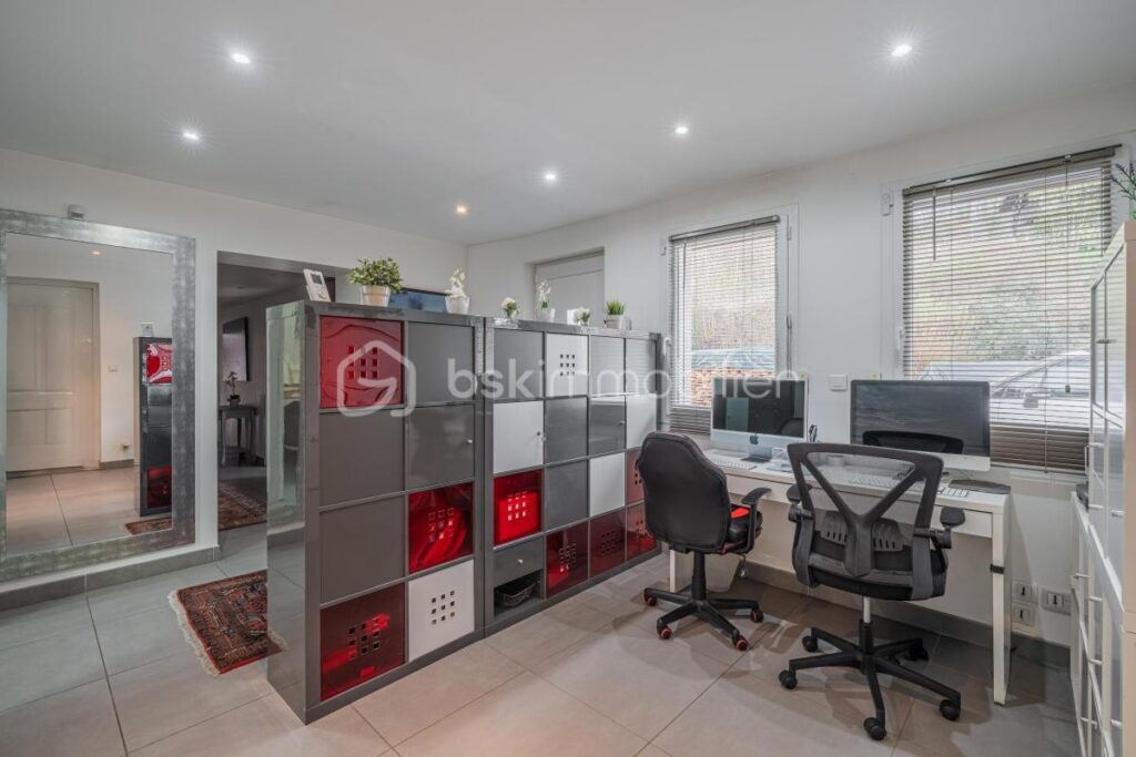 Propriété haut de gamme avec piscine & vue dégagée – 264 m² Brié et Angonnes – 8 pièces – 4 chambres – 274 m²