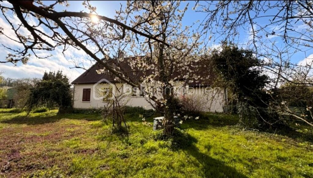 Maison lumineuse offrant une vue magnifique sur le verger depuis le séjour, dans un environnement calme et sans vis-à-vis. A quelques minutes de Reims – 3 pièces – 2 chambres – 106 m²
