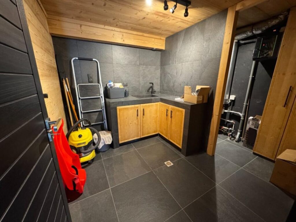 à vendre CHALET DE PRESTIGE — Auron, Station des Alpes-Maritimes 176 m² — 4 chambres — Vue imprenable sur le domaine skiable – 6 pièces – 4 chambres – 176 m²