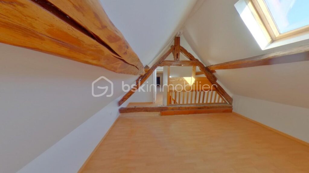 Longère de 92 m² sur 4065 m² de terrain – 6 pièces – 3 chambres – 92 m²