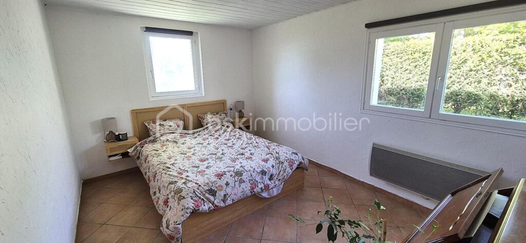 Maison de caractère en pierre rénovée – 7 pièces – 4 chambres – 165 m²