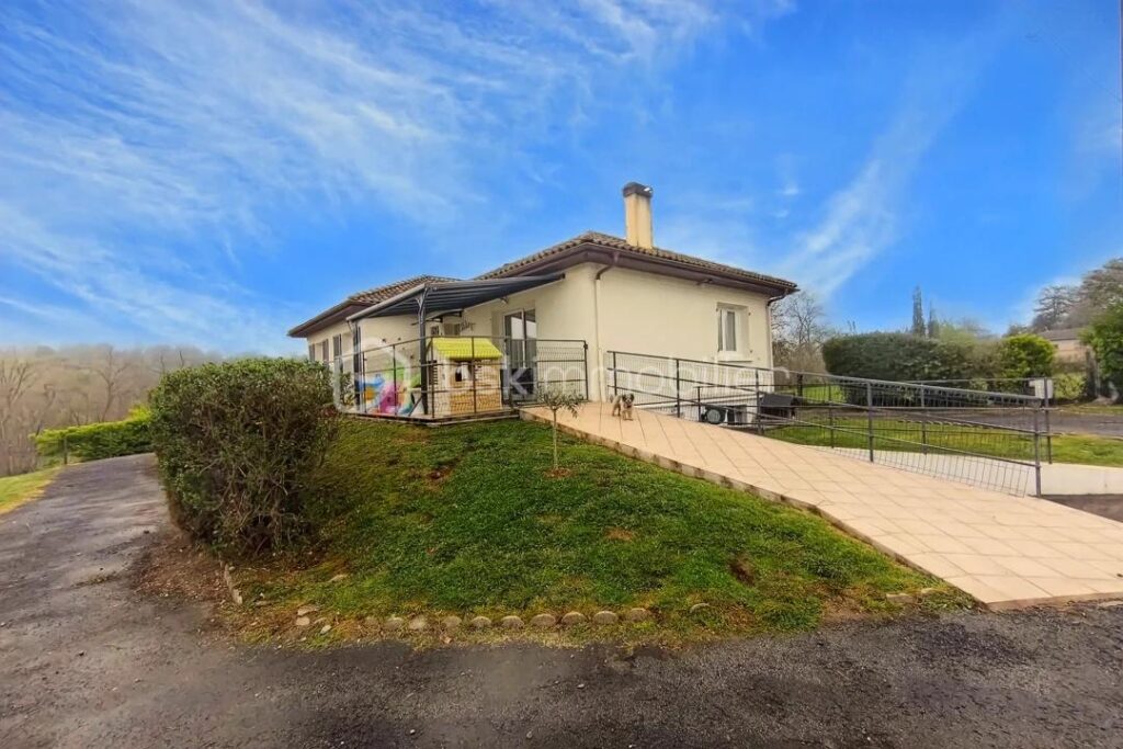 Maison familiale entièrement rénovée secteur recherché – 6 pièces – 4 chambres – 140 m²