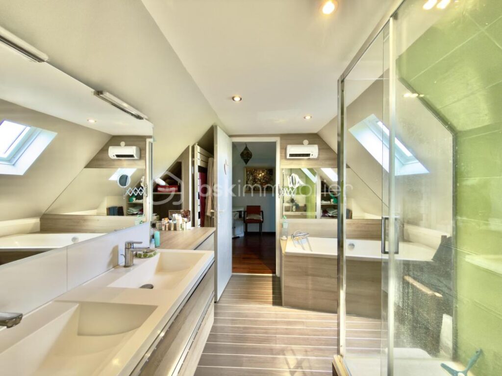 🏡 Maison pleine de charme 160 m² avec terrain exceptionnel de 5 500 m² – Rives-en-Seine – 8 pièces – 5 chambres – 160 m²