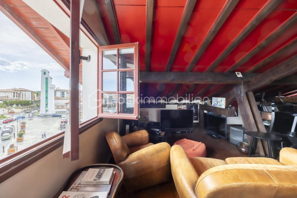 Duplex d’exception avec vue imprenable sur le port de Ciboure – 4 pièces – 2 chambres – 134 m²
