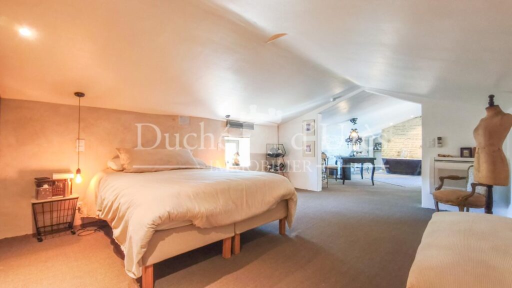 Maison – 14 pièces – 7 chambres – 330 m²