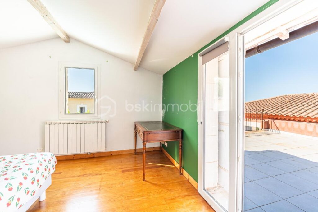 DPT VAR (83) – MAISON SPACIEUSE AVEC PISCINE et STUDIO – VUE MER – 8 pièces – 6 chambres – 172 m²