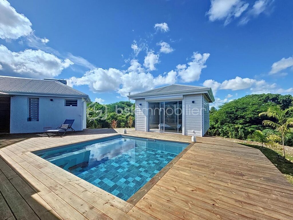 Maison contemporaine avec piscine et résiduel de construction – 4 pièces – 3 chambres – 119 m²