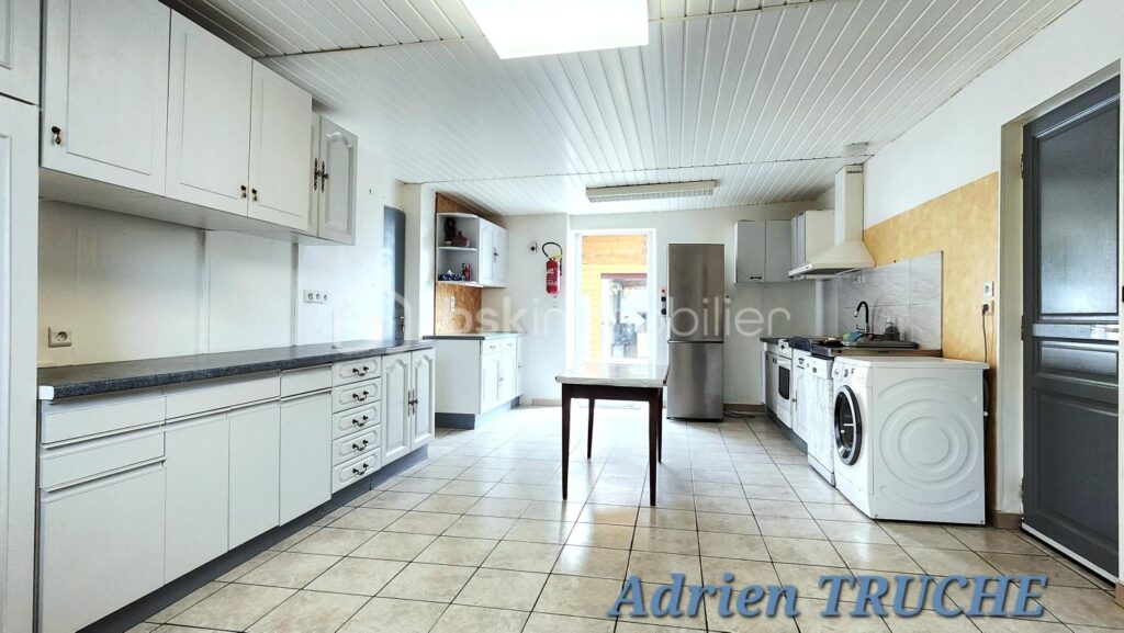 Corps de ferme rénové évolutif – Environnement verdoyant et calme – Belle performance thermique – 5 pièces – 3 chambres – 138 m²