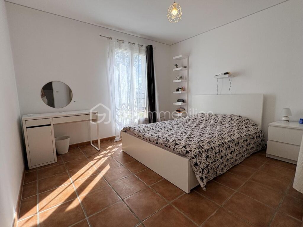 MAISON FAMILIALE 190 M2 – TARADEAU – 8 pièces – 5 chambres – 190 m²