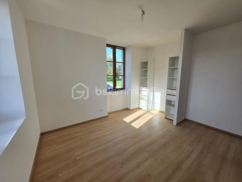 Magnifique Maison de village de 133m² à Saint Léger des Vignes – 6 pièces – 5 chambres – 133 m²