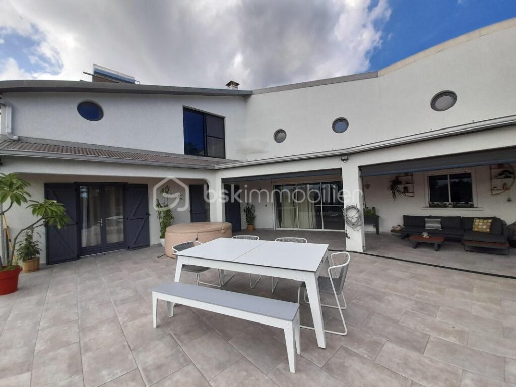 Villa d’architecte moderne de 295 m² : un véritable HAVRE DE PAIX dans le sud de la Réunion ! – 7 pièces – 5 chambres – 295 m²
