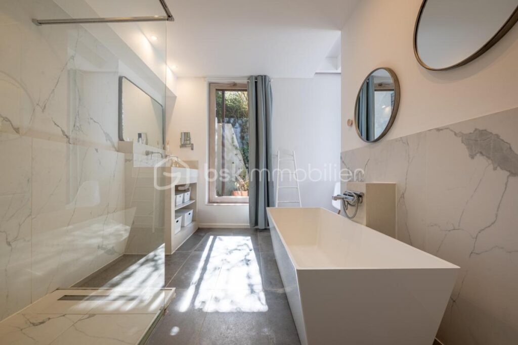 Maison d&rsquo;architecte 8 pièces 200m² Dngy-Saint-Clair – 8 pièces – 4 chambres – 185 m²