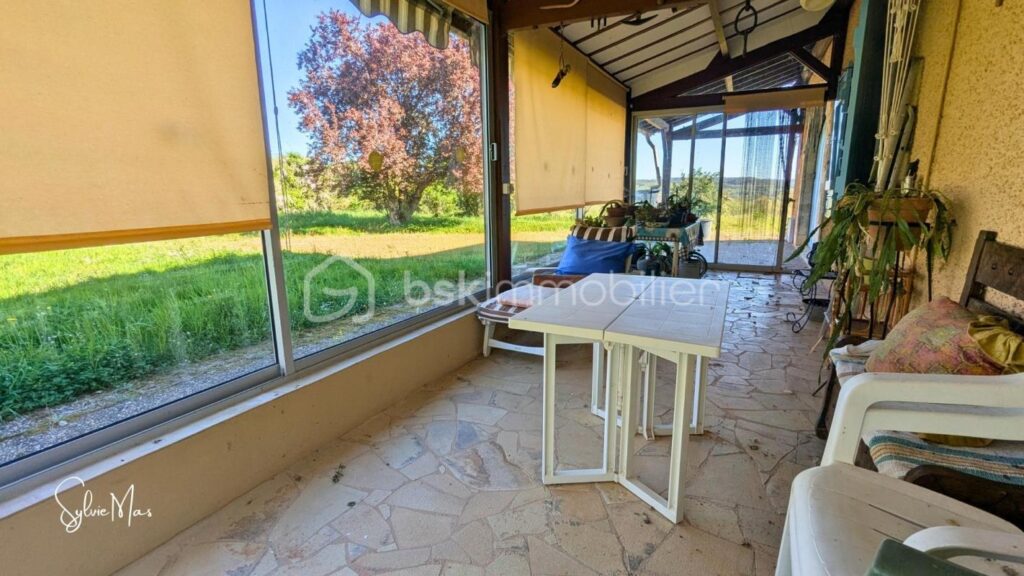 Ancienne grange en pierre sur 2,7 hectares avec vue dégagée au calme – 4 pièces – 3 chambres – 140 m²