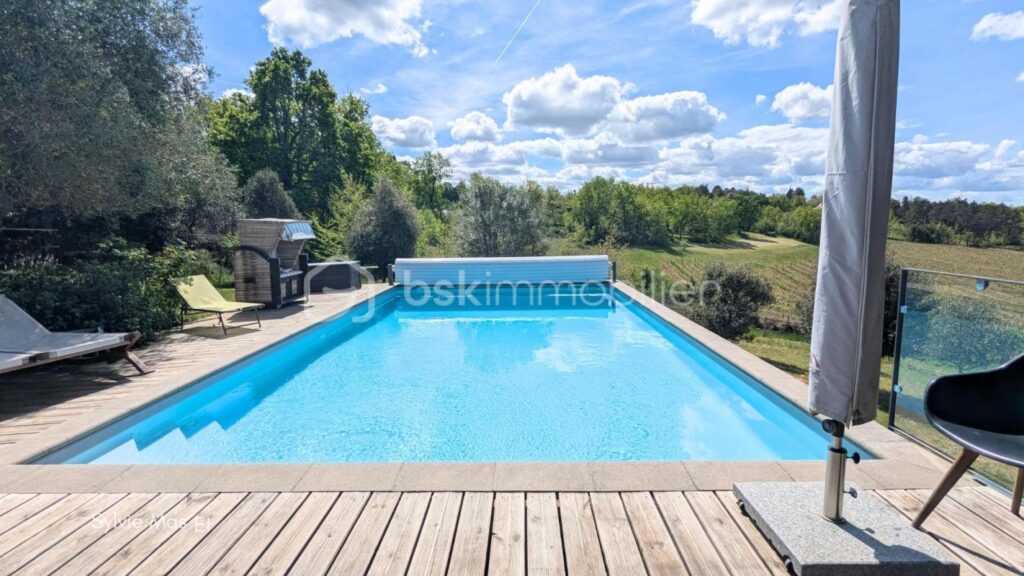 Propriété contemporaine avec vue panoramique – piscine – 7 pièces – 6 chambres – 204 m²