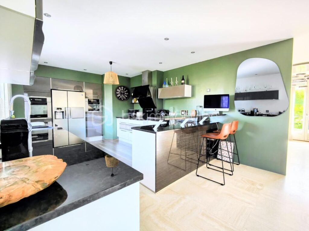 Maison contemporaine charmante et spacieuse à Jouars-Pontchartrain – 8 pièces – 3 chambres – 233 m²