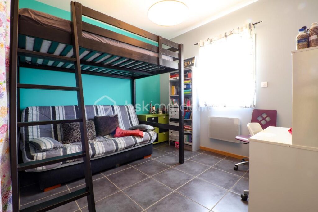 Villa Familiale 140 m², 3 Chambres, Piscine, Jacuzzi et Grand Garage – 5 pièces – 3 chambres – 140 m²