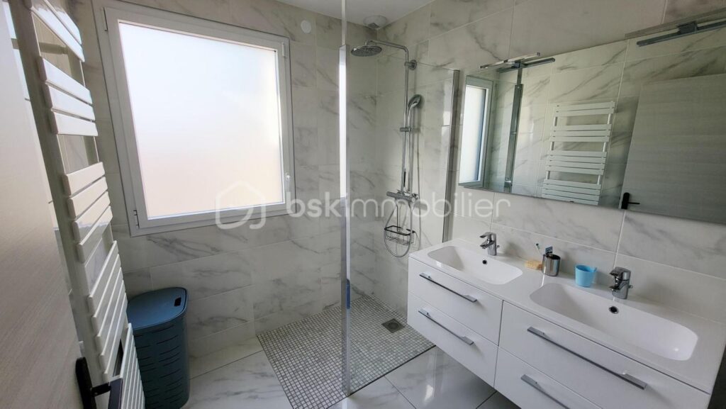 Maison plain pied tout confort – 6 pièces – 4 chambres – 156 m²