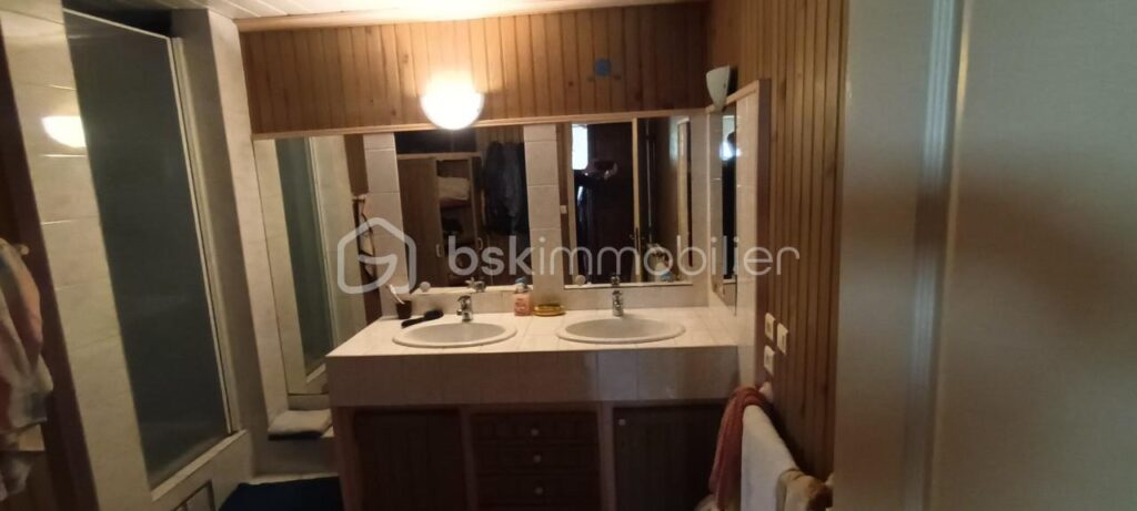 Maison familiale – 11 pièces – 8 chambres – 231 m²