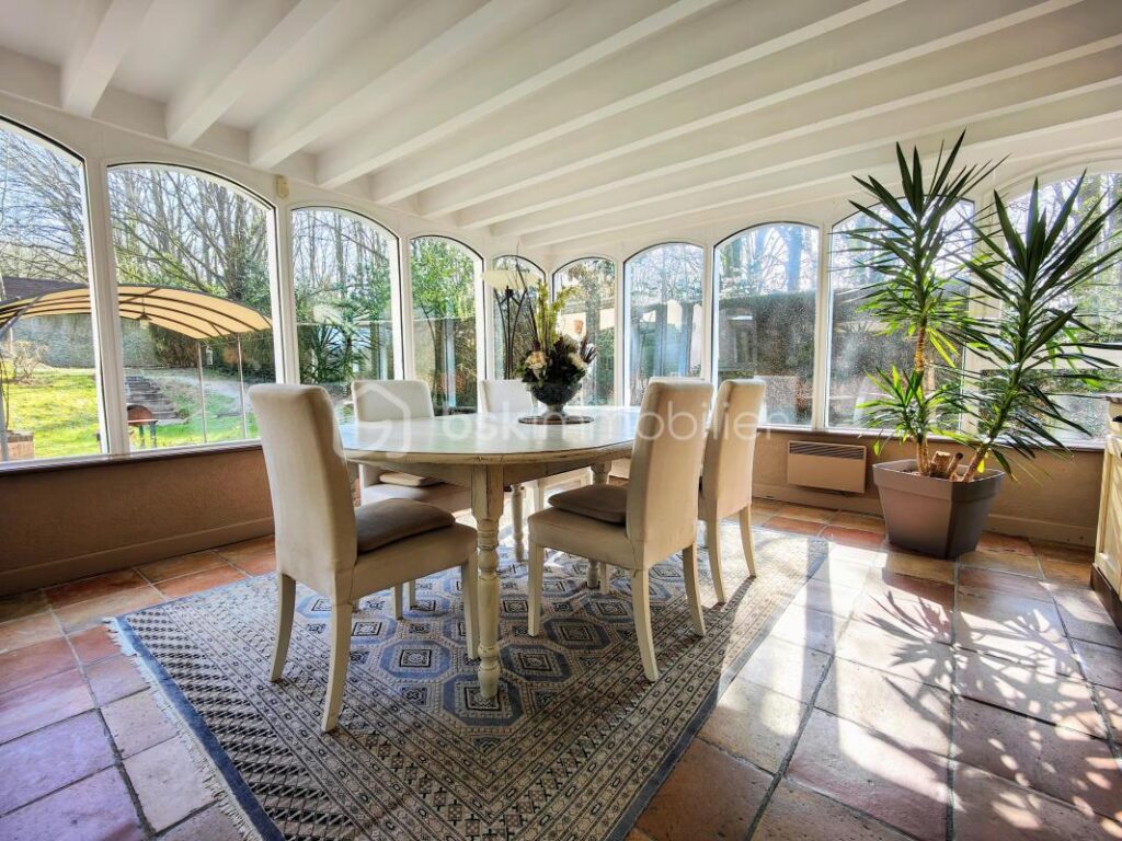 Au calme, grande maison familiale 6 ch av jardin clos arboré, terrasse et piscine couverte – 15 pièces – 6 chambres – 390 m²