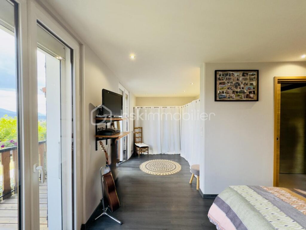 VILLA FAMILIALE D&rsquo;ARCHITECTE – VUE PANORAMIQUE – EPAGNY METZ-TESSY – 6 pièces – 4 chambres – 167 m²