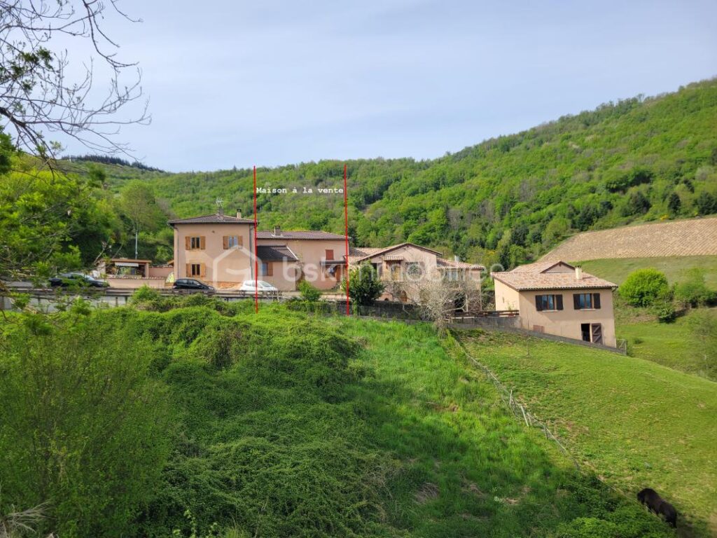 Maison à rénover avec fort potentiel – Le Perréon – Dépendances + terrain – 4 pièces – 3 chambres – 132 m²