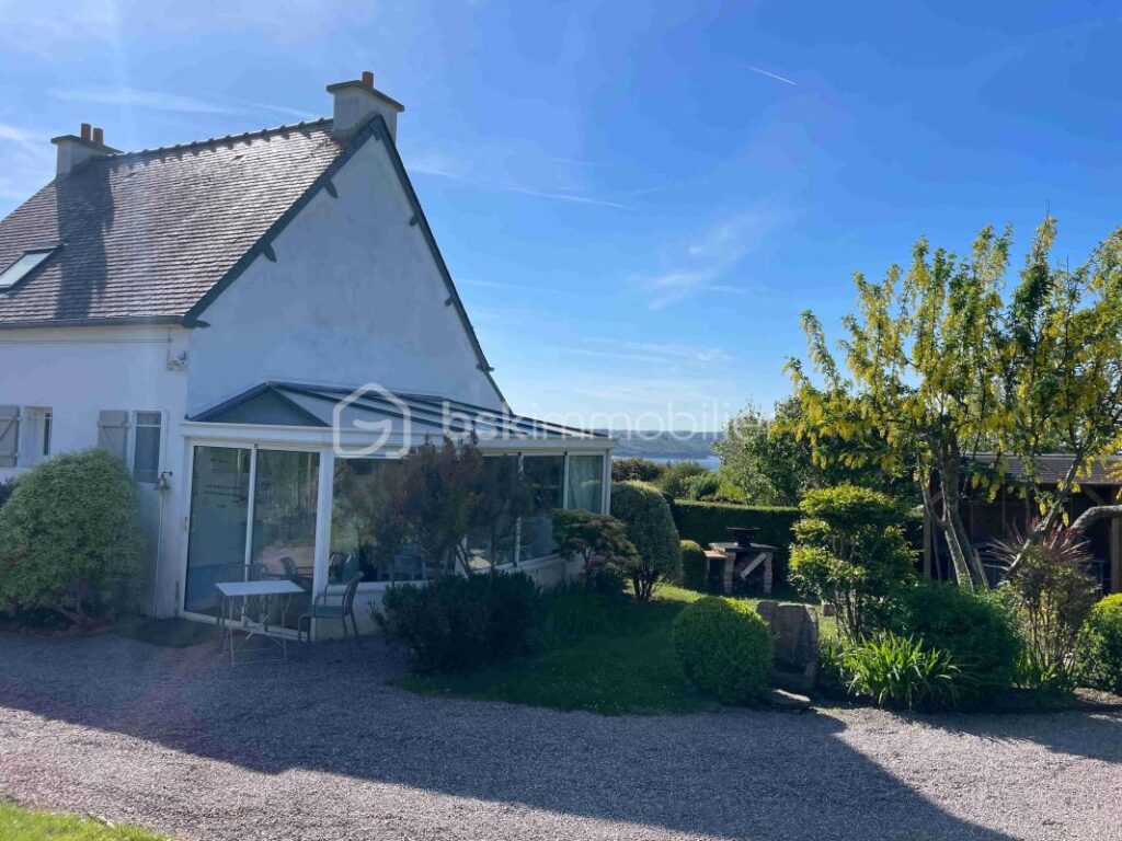 En impasse, vue mer – 3 pièces – 1 chambre – 69 m²