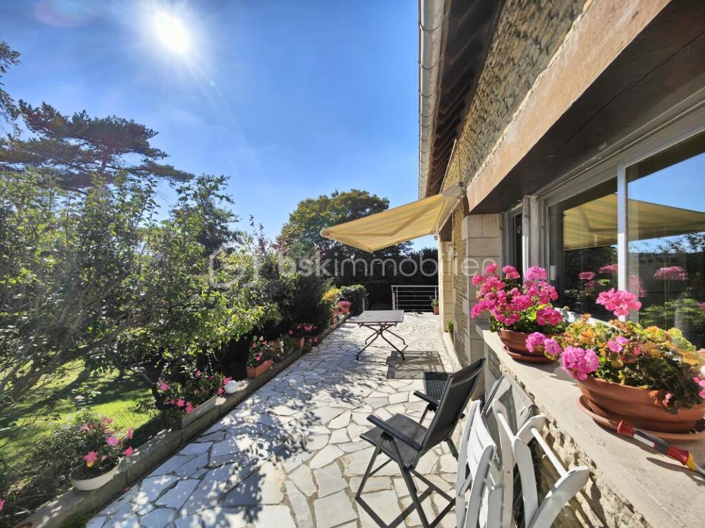 Plein centre, maison familiale av 5 ch sous-sol et jardin clos arboré ! – 8 pièces – 4 chambres – 180 m²