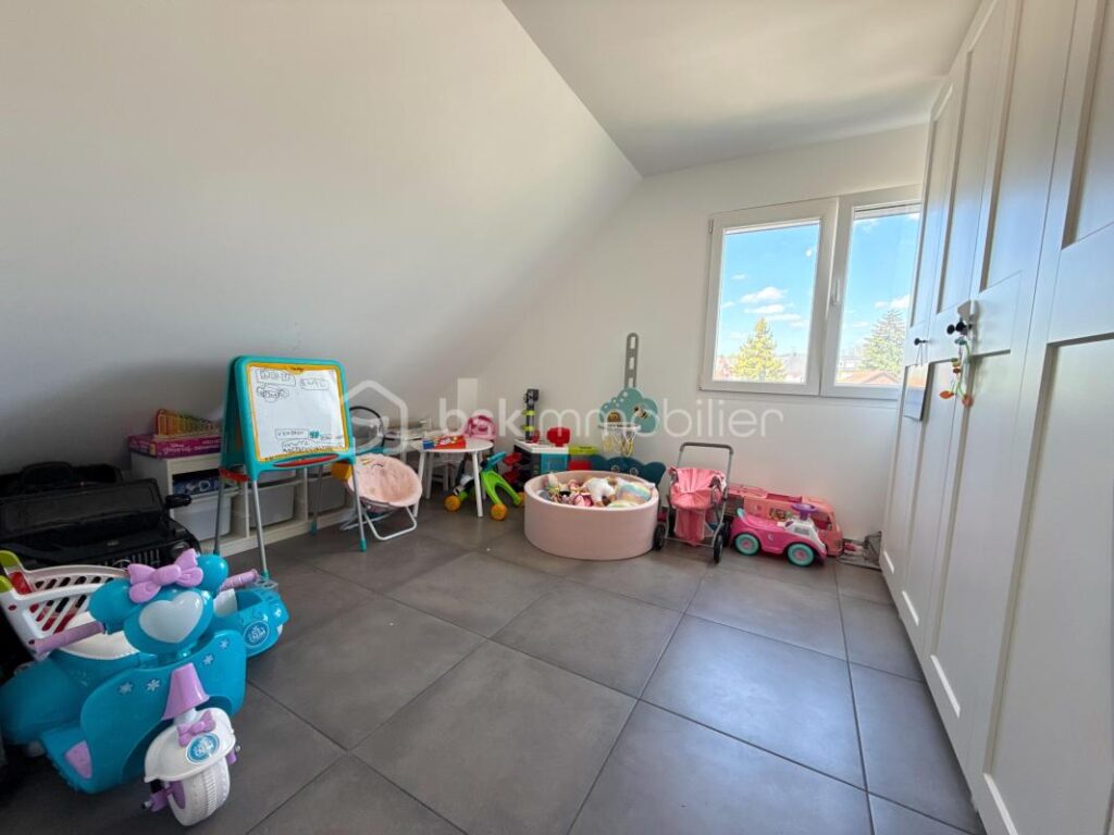 Maison contemporaine 2015 – 140m2 – 5,12 ares de terrain – 5 pièces – 4 chambres – 140 m²