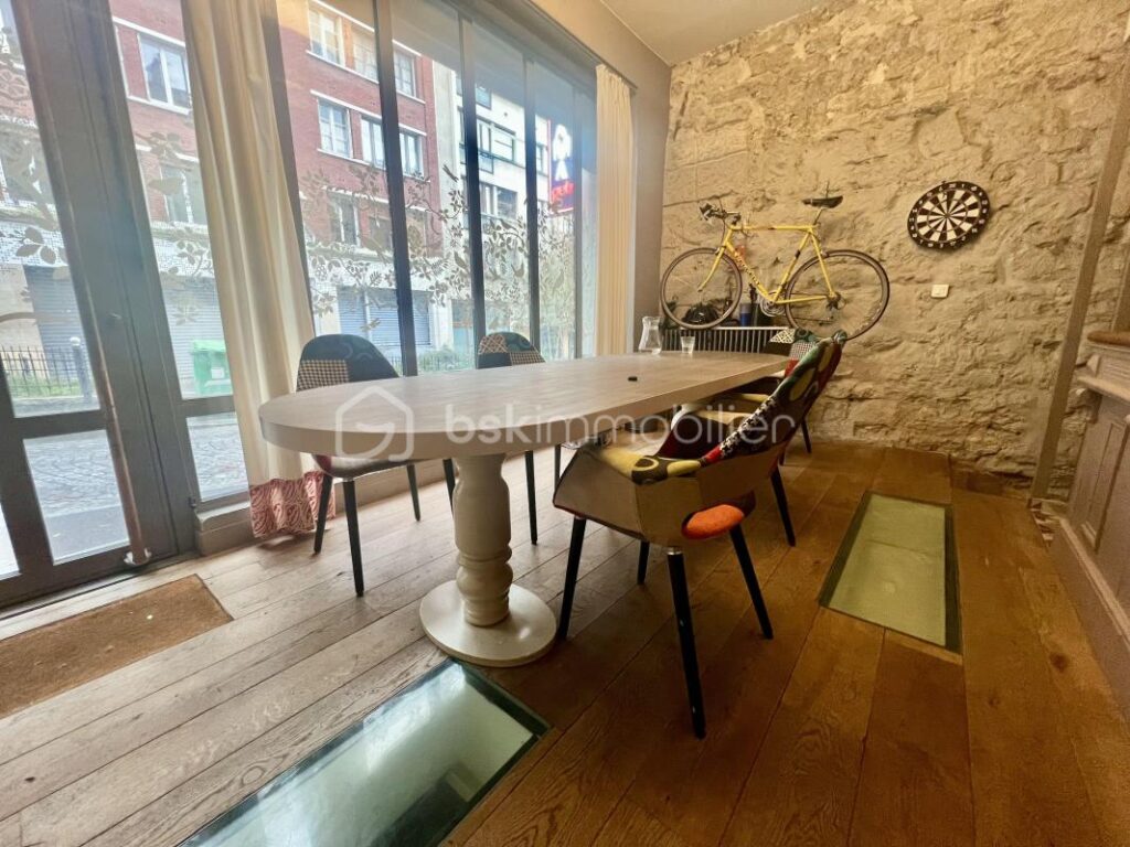 T4 – 98 m2 – 3 chambres – RUE POLONCEAU – Paris XVIIIème – 4 pièces – 3 chambres – 81 m²