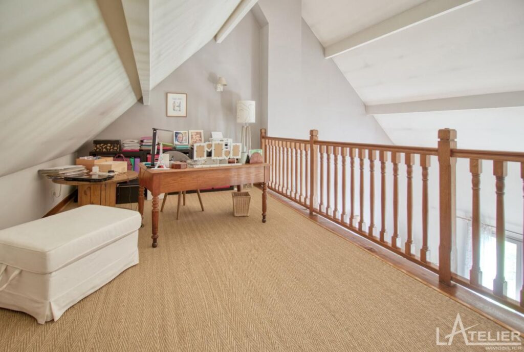 Maison familiale en lisière de forêt – 200m² de calme absolu – 7 pièces – 4 chambres – 211 m²