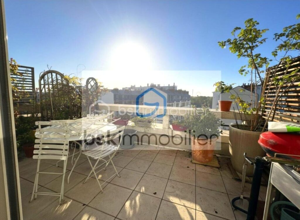 Vue sur le Bois de Vincennes – 2 terrasses – 7e étage – Parking – Cave – Fort potentiel – 3 pièces – 2 chambres – 53 m²