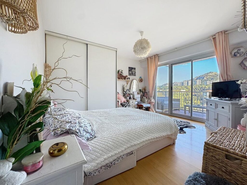 T4/5 Pointe Rouge VUE MER EXCEPTIONNELLE avec GrandeTerrasse – 6 pièces – 3 chambres – 155 m²