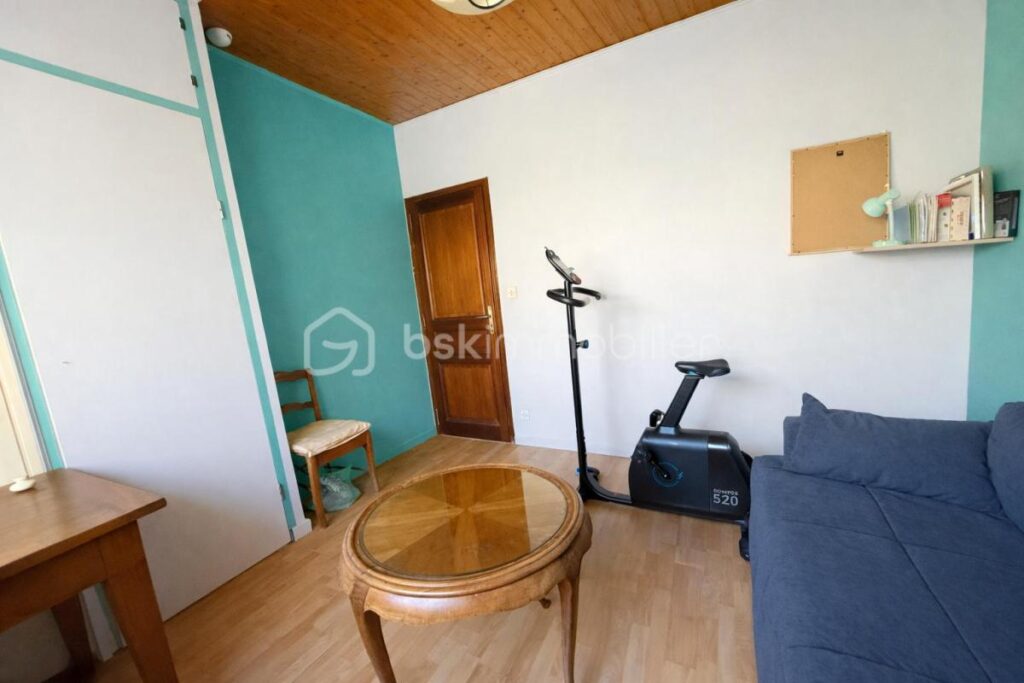 Maison familiale 183 m² avec piscine, grand terrain et vue nature – Rovon à proximité immédiate de Vinay – 6 pièces – 4 chambres – 183 m²