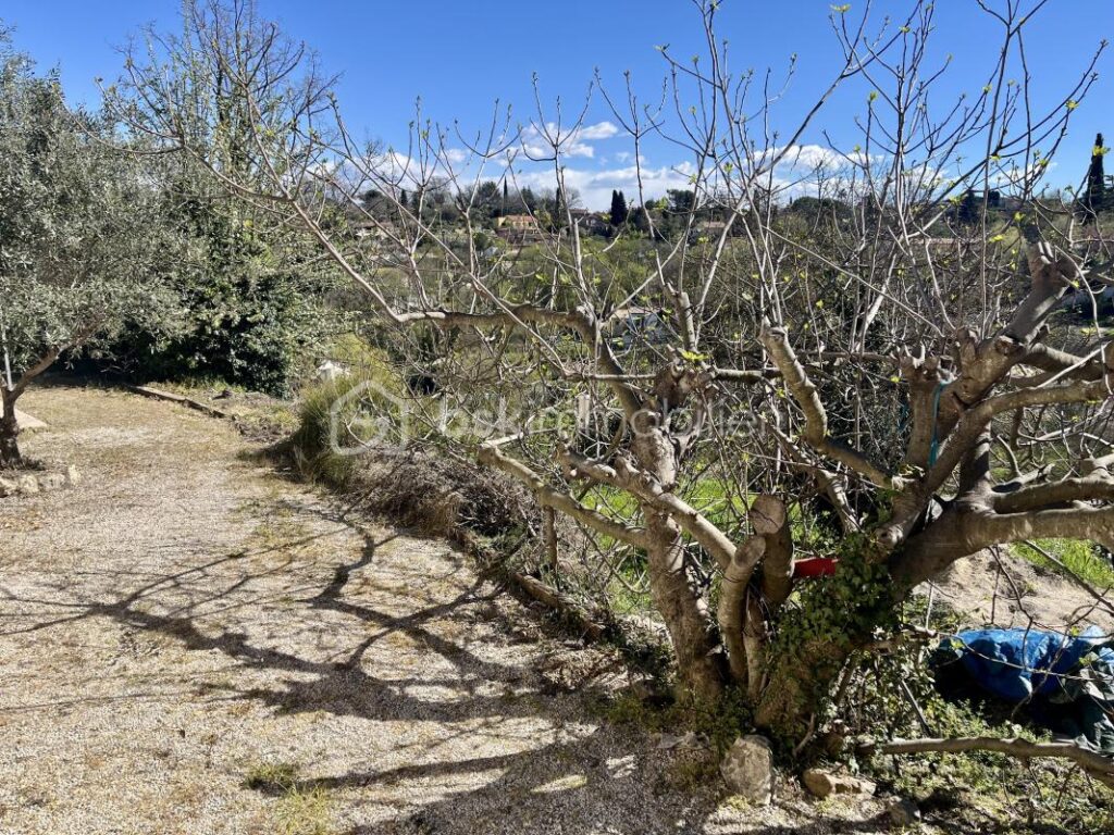 VILLA T4 + T2 – Saint Paul En Forêt – Vue exceptionnelle, au calme avec un fort potentiel ! – 6 pièces – 4 chambres – 145 m²