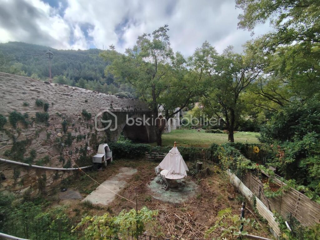 🏡 Maison de village 120 m² – Atypique & pleine de charme – Jardin intimiste 🌿 – 6 pièces – 3 chambres – 120 m²