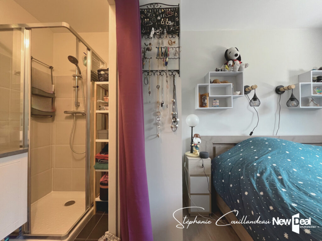 Jolie maison en parfait état avec grand terrain, piscine et belle vue lac à Grésy sur Aix – 5 pièces – 4 chambres – 119 m²