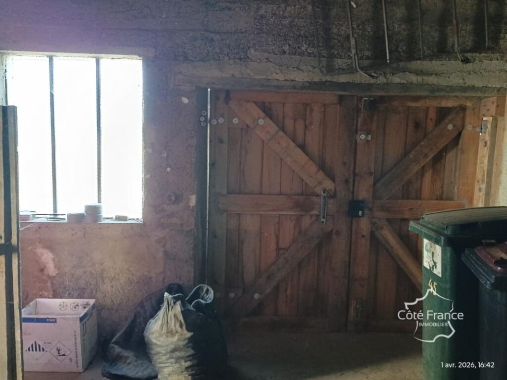 NORD – Noyelles-Sur-Sambre – Maison mitoyenne à rénover – 6 pièces – 3 chambres – 157 m²