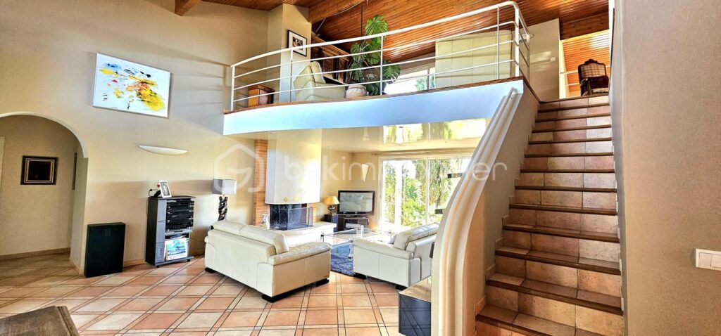 Villa d&rsquo;architecte – 7 pièces – 4 chambres – 181 m²