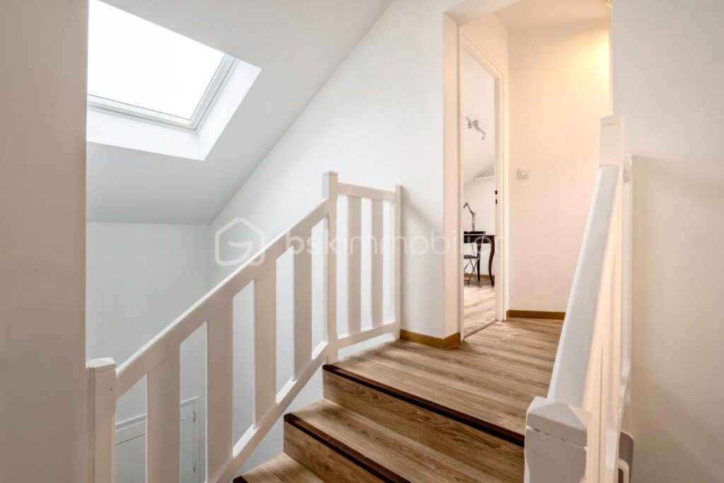 Maison d’architecte de 180m2 – 8 pièces – 7 chambres – 180 m²