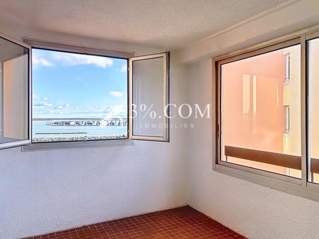 Appartement T2- belle vue sur le Port & les bateaux – parkin – 3 pièces – 1 chambre – 43 m²