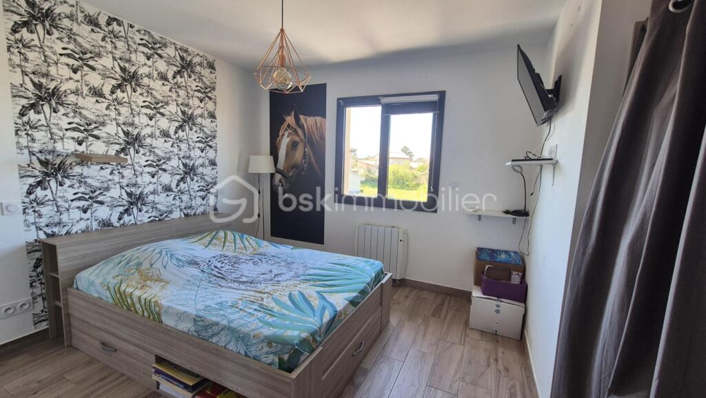 A VENDRE VILLA TROIS FACES DE 96M² SUR TERRAIN DE 394M A SAINT CYPRIEN – COTE VILLAGE – EN IMPASSE – TROIS CHAMBRES – DEUX PIECES D EAU – DEUX TOILETTES – BUANDERIE – PISCINE – TERRASSE – PROCHE DES ECOLES DES COMMERCES ET DES PLAGES – 5 pièces – 3 chambres – 96 m²