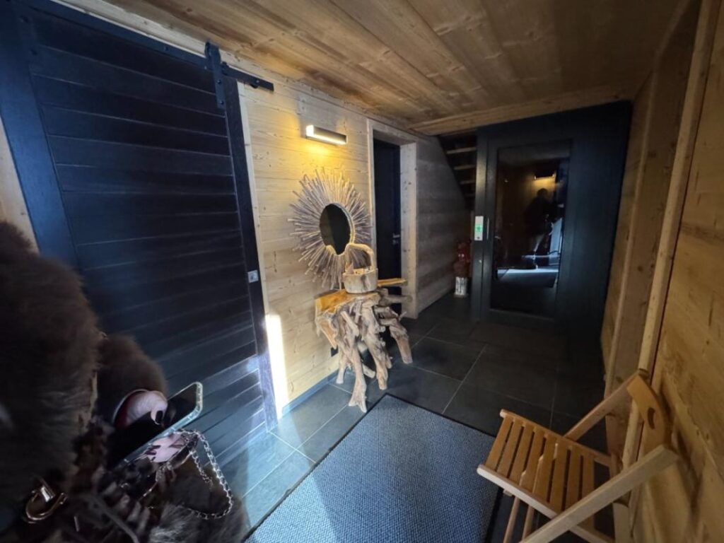 à vendre CHALET DE PRESTIGE — Auron, Station des Alpes-Maritimes 176 m² — 4 chambres — Vue imprenable sur le domaine skiable – 6 pièces – 4 chambres – 176 m²