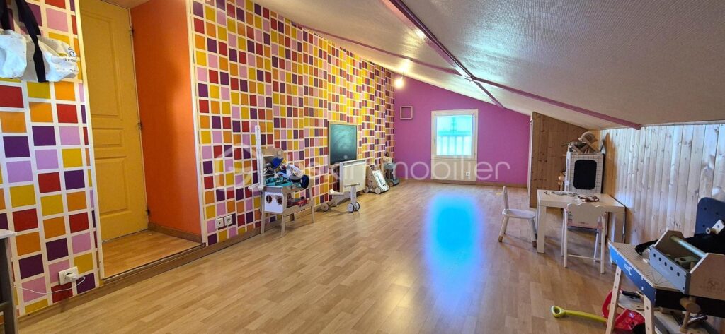 Maison de caractère en pierre rénovée – 7 pièces – 4 chambres – 165 m²